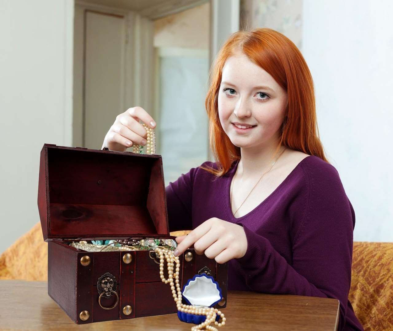 SICOHOME Large Treasure Chest Wooden Pirate Treasure Box Vintage Decorative Keepsake and Jewelry Box Large Trinket Storage Chest Box with Lock - 3