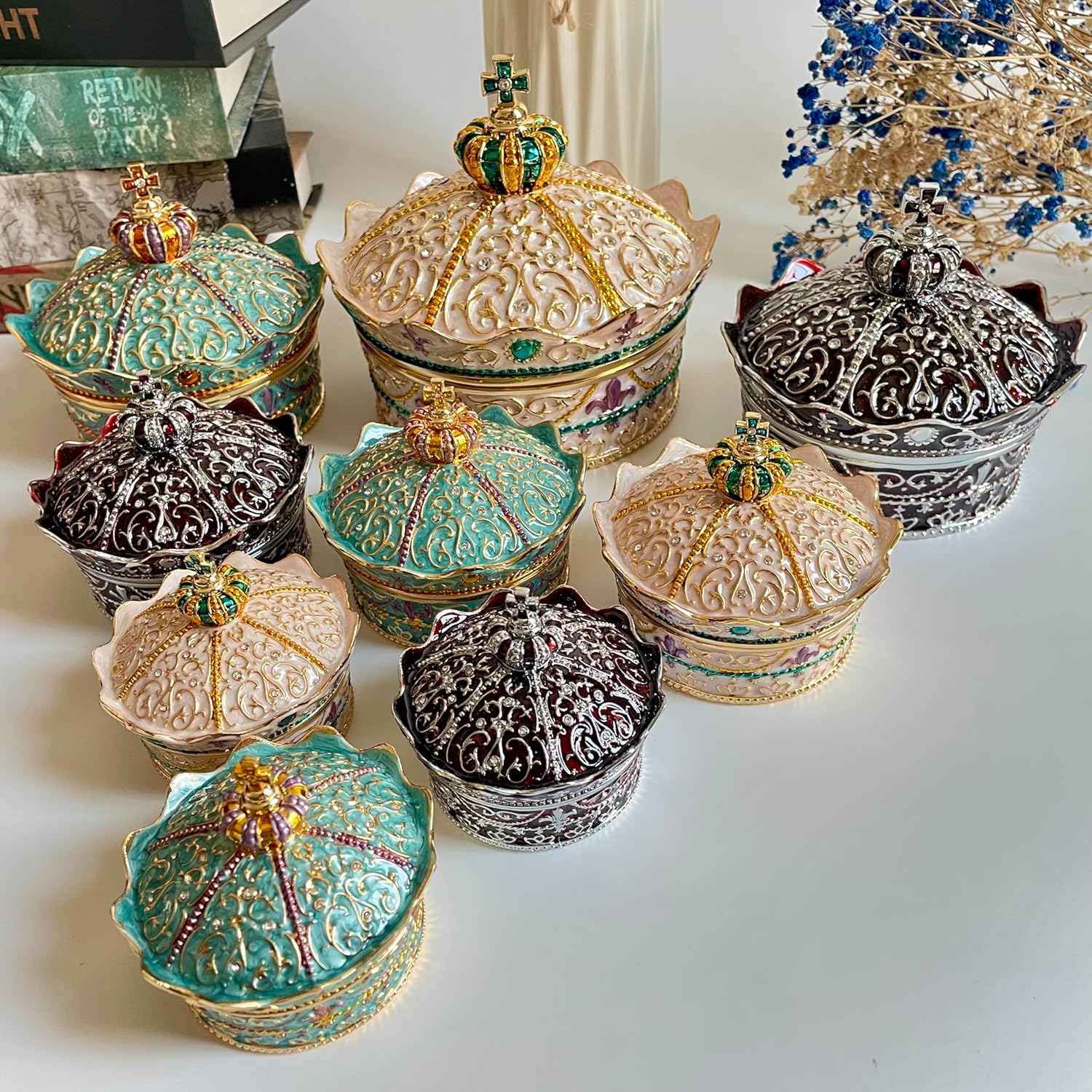SIWOT Crown Design Jewelry Chest,Creative Vintage Metal Round Storage Box,Alloy Retro Patterned Gem Case (Golden White, Small) - 6